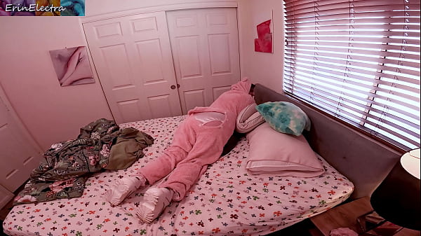 Nonton Stepbrother And Stepsister Playing Around And Having Sex Before Trick Or Treating thumbnail