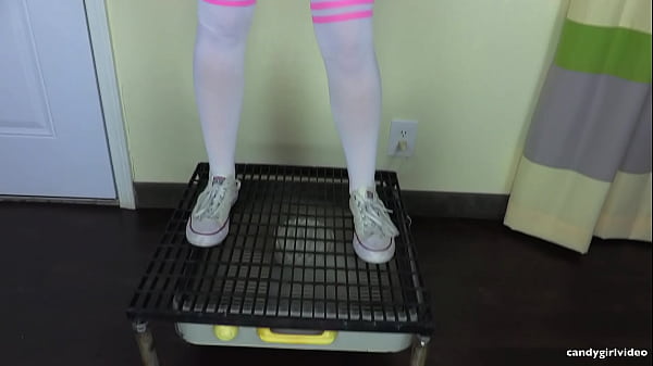 Nonton Luna Lain - Windy Upskirt Dance Pt I Hd thumbnail