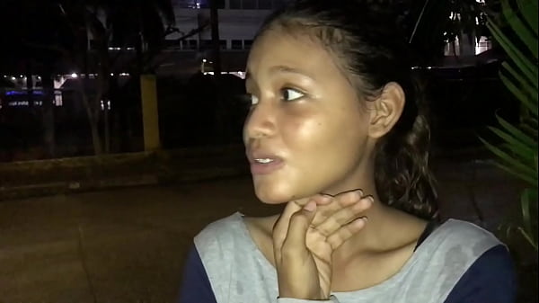 Play MP4 - Lost 18-year-old girl met a stranger on the street and they ended up fucking