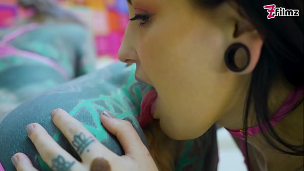 Play MP4 - ANAL GAPING lesbian action between two PORNSTARS