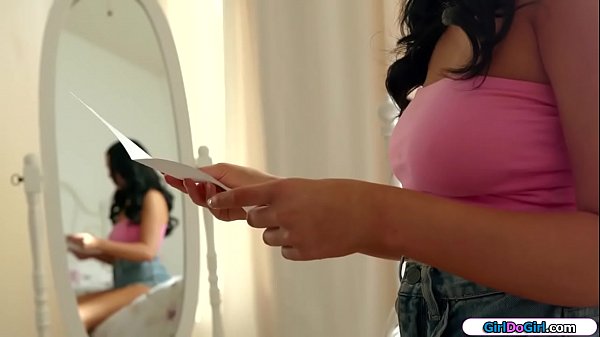 Play MP4 - Teen bff turns out to be secret admirer