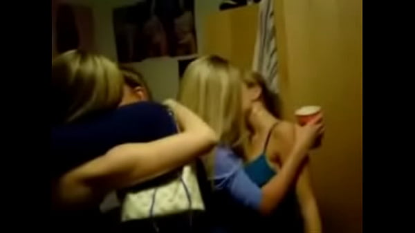 Naughty Girls Kissing –