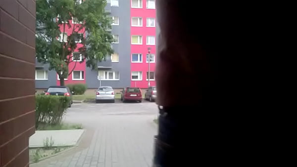 Play MP4 - skinny tranny