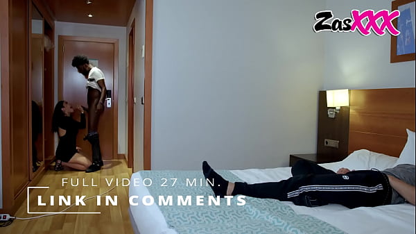 Play MP4 - Mi mujer se la chupa y se folla a un desconocido delante m&iacute;a