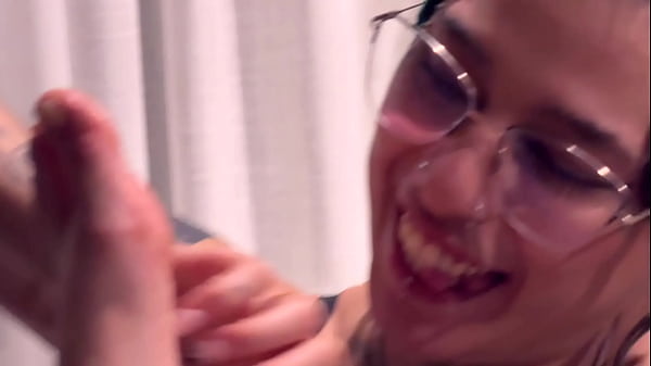 Come worship my perfect pretty toes and make me cum 