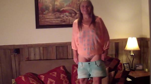 Play MP4 - stripteased