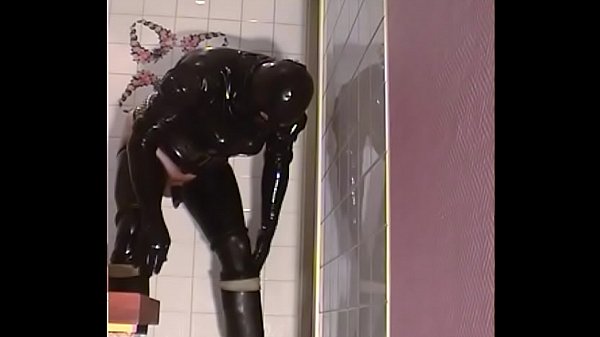Roxina2003HornyRubberShemale161003XL.WMV