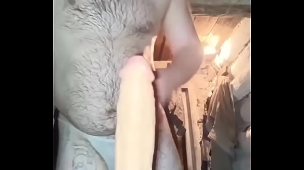 Волосатая жопа русского медведя получает наказание от огромного белого члена! thumbnail