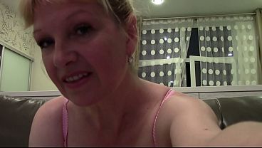 Nonton Mandy Blonde Amateur Granny Shows Big Tits & Pussy On Webcam thumbnail