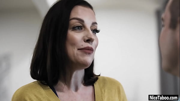 Lonely stepmomSovereign Syre sucks stepsons hard_cock before he fucked her