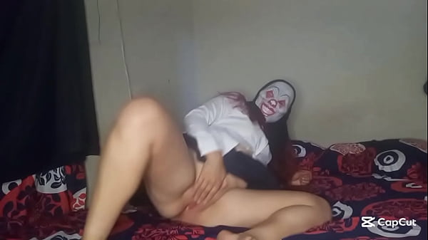 Nonton Colegiala Caliente Con Su Mascara De Halloween thumbnail