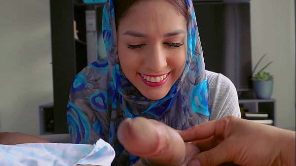 Play MP4 - Muslim cleaning lady caught me masturbating and let me fuck her hard