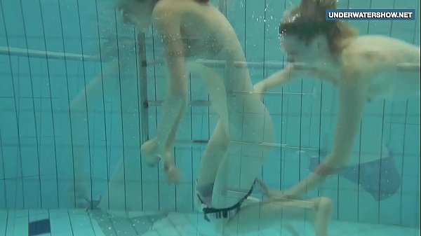 Play MP4 - Two super hot teens in the pool