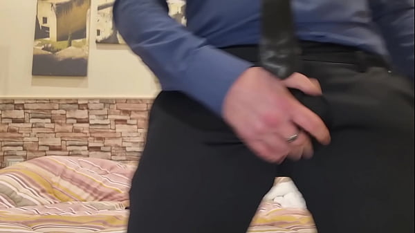 Play MP4 - ANSIMO E GEMO DI PIACERE PER TE &vert; RAGAZZO ITALIANO SEXY CON VESTITO ELEGANTE - SEGA CON SBORRATA FORTISSIMA E UN CAZZO ENORME