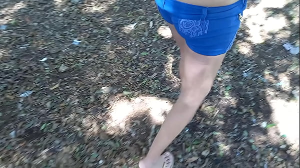 en el parque Quien no quiere tener una_Vecina asi de cachonda mostrado_su tetasy culo_en público xvideo RED segunda parte completo