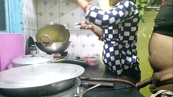 Play MP4 - गाव से आही मेड को कुछ पत्ता नही था तो मालिक ने उसी का फायदा उटाया और मेड को चोद दिया&lpar;हिन्दी क्लीयर ऑडियो&rpar;