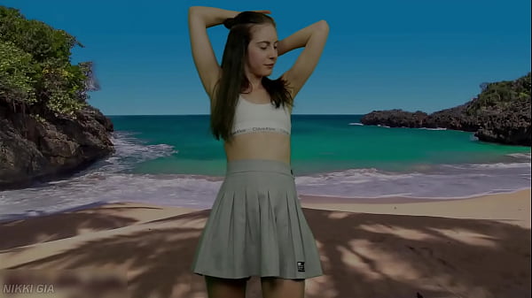 Nonton She's Dancing On The Beach Without Panties thumbnail