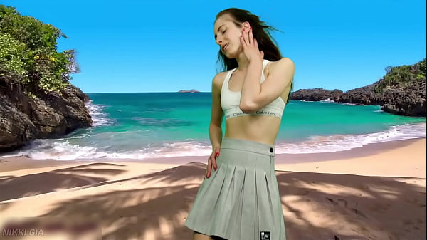 She's dancing on the beach without panties 