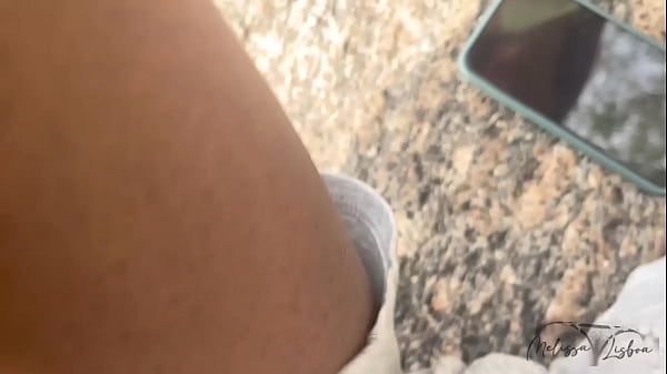 Passeio com exibicionismo que eu adoro fazer ele j&aacute; ficou de pau duro querendo me foder n&atilde;o deu outra chegamos em casa e eu levei pau no cu e tomei toda a porra 