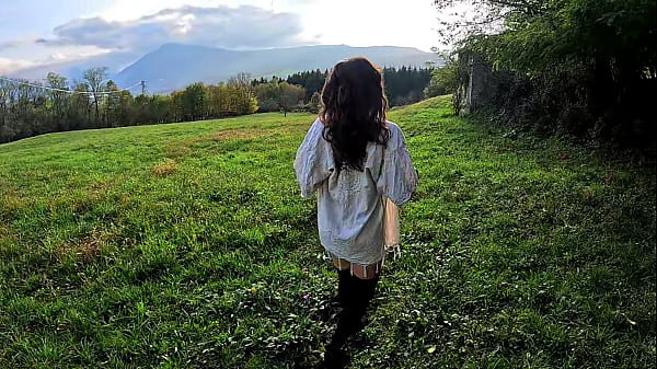 Nonton I Walk And Strip Naked In The Middle Of Nature And The Neighbors See Me! thumbnail