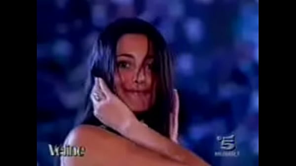 Hot Italian Beauty Shows Upskirt As She Dances During A Performance 