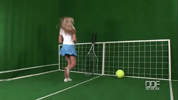 Ace with a jumbo racket 