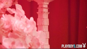 Nonton Gorgeous Brunette Pornstar Adriana Chechik Shows Us Everything thumbnail