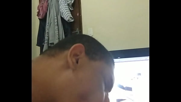 Play MP4 - Chupando meu amigo hetero at&eacute; ele gozar