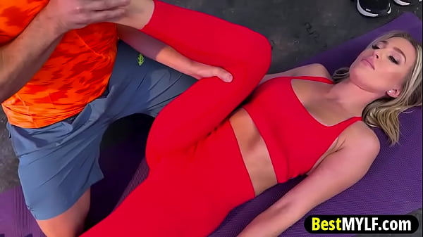 Stunning sexy_blonde MILF pulls down her leggings to fuck her_trainer_for an intensiveworkoutsession