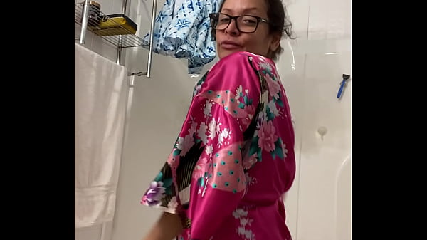 Anna Mature Mature latina dancing in her robe_subscribe to my_to see the big reveal com annamariamaturelatina