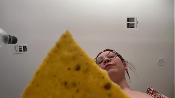 Giantess Makes You Her Favorite Lunch Snack thumbnail