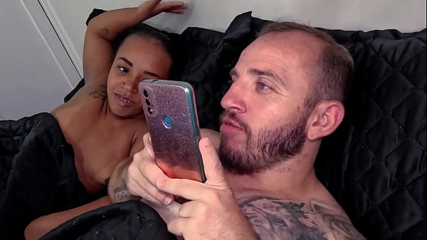 Casal de anões ligaram para contratar uma_puta prafazer um menage