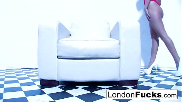 Hot babe shows off her body 