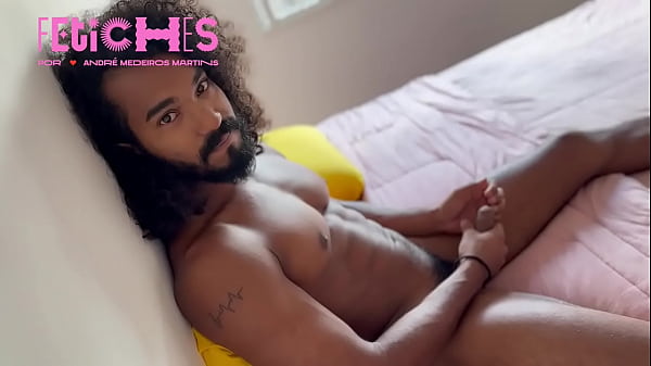 Sarado canta &oacute_pera enquanto bate punheta