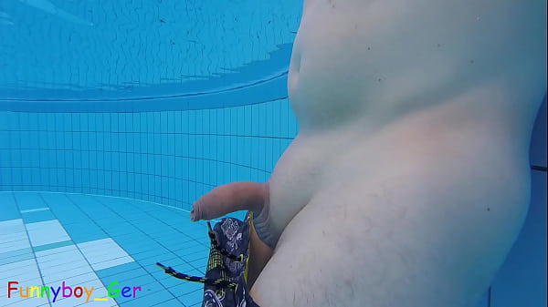 Unterwasser wichsen in einem echten &ouml;ffentlichen Thermalbecken (P) 