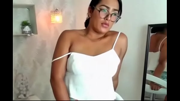 Lucyxgoddes la bella asistente administrativa