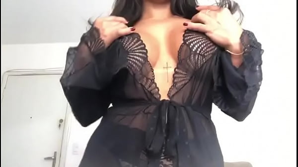 Play MP4 - Casada muito gostosa acaricia seus lindos seios