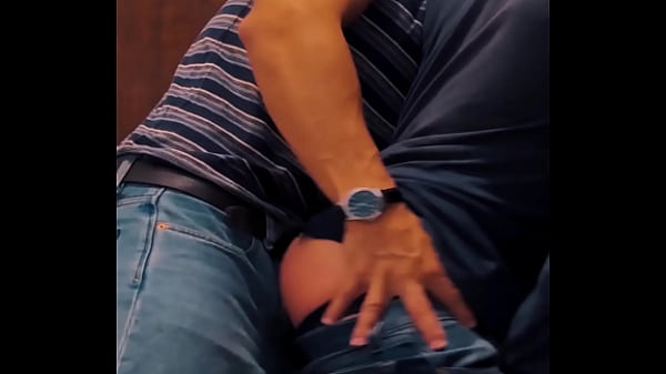 Le pongo el culo a mi mejor amigo despechado despues de unos tragos en el bar 