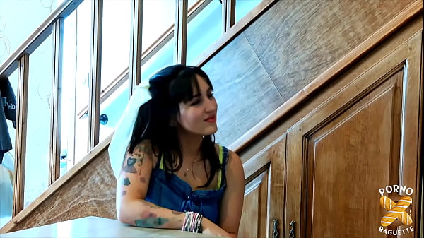 Play MP4 - Tutty&comma; brune sublime&comma; se r&eacute;gale avec cette bite &excl;