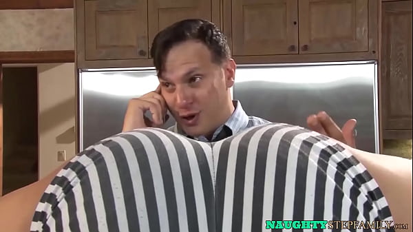 Blonde stepdaughter seduces heerstepddady in fuck_affair