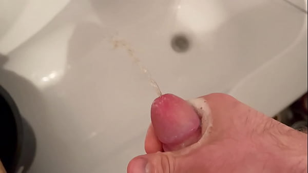 Play MP4 - Cumming in close-up with a massive portion of cum in slow motion &sol; Big Uncut Veiny Cock &sol; Pissing