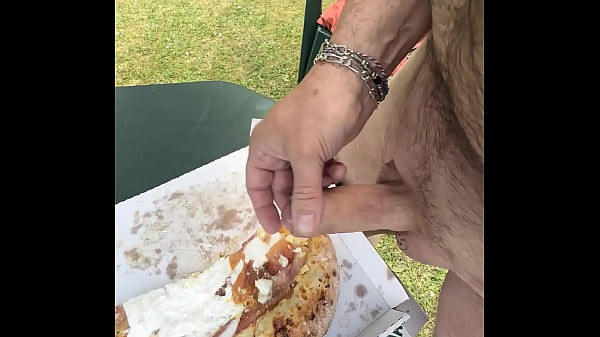 Play MP4 - Un morceau de pizza &quest;