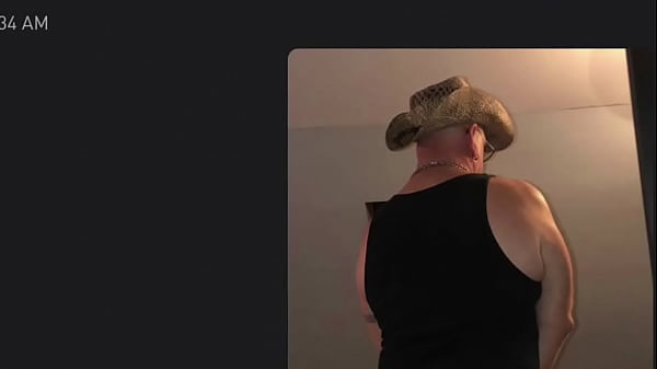 Play MP4 - Straight Man from Grindr Barebacks Me