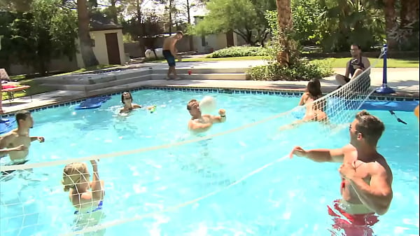 Tiny Hole Babe Mia Gold Gets Nailed By Two Dicks thumbnail