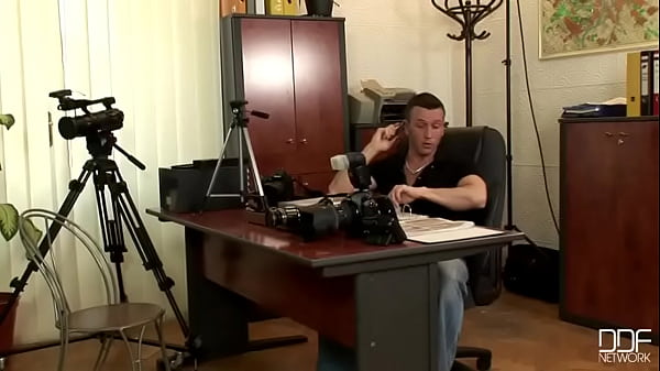 Nonton Fantastic Brunette's Hot Blowjob thumbnail