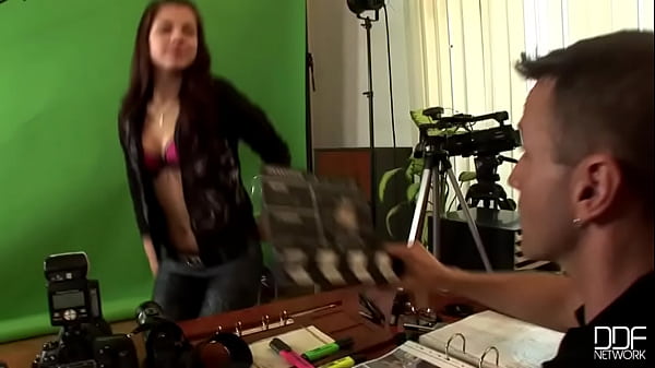 Fantastic brunette'_s hot blowjob