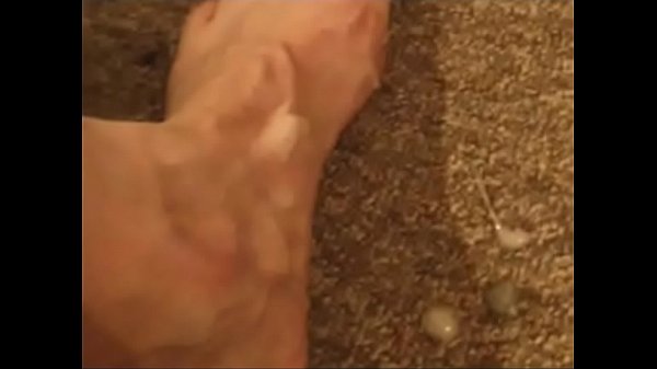 Play MP4 - Porn actor Tom Reider ejaculates on his foot