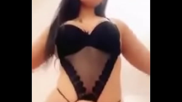 شرومطة بتناك من طيزها