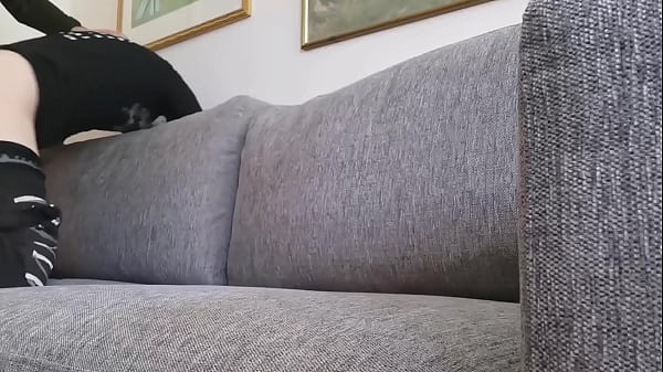 Play MP4 - Amateurboy gets his first caning - bloopercam