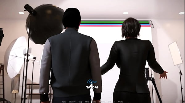 Она помогла ему в фотостудии по особеннуму хорошо 